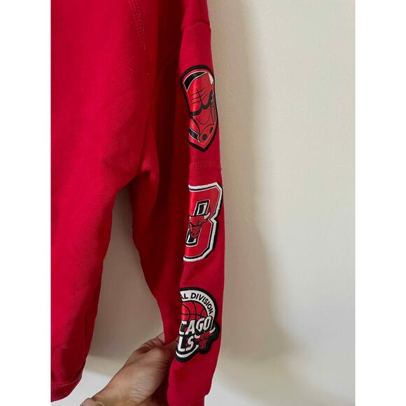 NBA Chicago Bulls Basketball Crewneck Sweatshirt Red Black Kids Size 9-10 - Picture 5 of 8